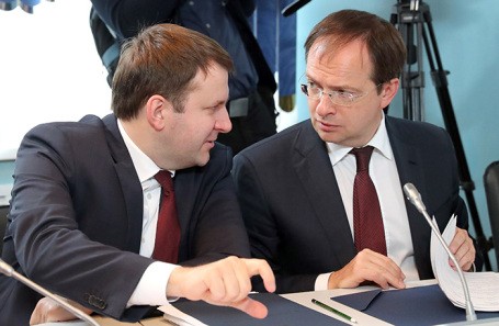 «Лояльные кадры по-прежнему востребованы». Орешкин и Мединский стали помощниками президента «Лояльные кадры по-прежнему востребованы». Орешкин и Мединский стали помощниками президента