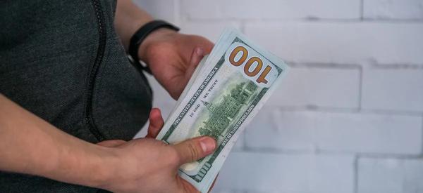 Россиян призвали покупать валюту до начала нового цикла ослабления рубля