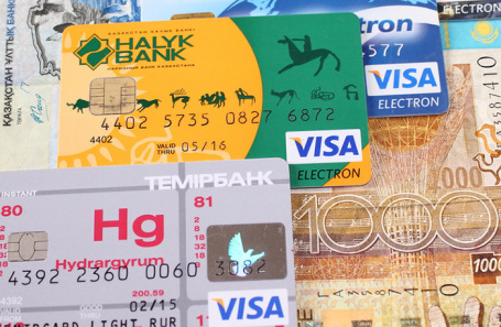 Казахстан расследует случаи незаконной выдачи банковских карт гражданам РФ