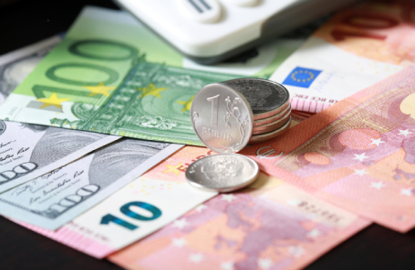 Ощутимое ослабление рубля и новые сигналы Трампа по Украине. Обзор финансового рынка от 8 сентября