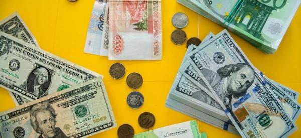 Стало известно, как изменится цена доллара после заседания ЦБ