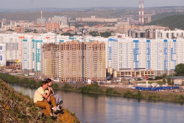 «Людям подрезали крылья» Россияне отдают последние деньги ради квартир и тонут в долгах. Что заставляет их идти на этот риск?