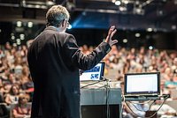 Петербуржцы пожаловались на запах химии и лекарств. Окутавшая город вонь вызвала у жителей слезотечение Петербуржцы пожаловались на запах химии и лекарств. Окутавшая город вонь вызвала у жителей слезотечение