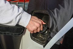 В России поставили задачу ограничить рост цен на бензин