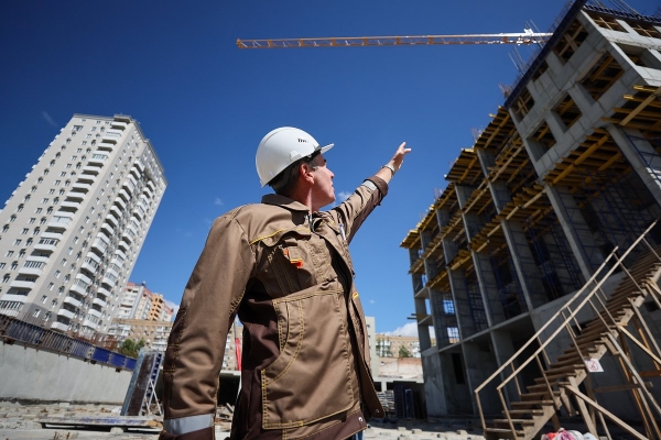 Волна банкротств рискует накрыть строительный рынок России. Кто будет строить доступное жилье для россиян?