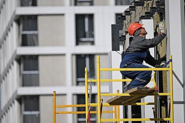 Волна банкротств рискует накрыть строительный рынок России. Кто будет строить доступное жилье для россиян?