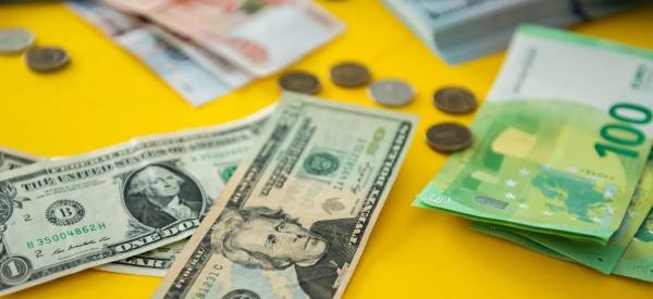 Курс упадет ниже 80: экономист назвал бесполезной покупку долларов в октябре