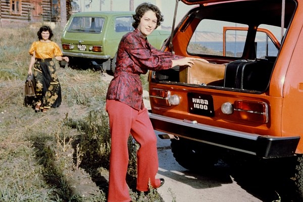 Ностальгия россиян по прошлому превратилась в бизнес. Кто и как на этом зарабатывает?