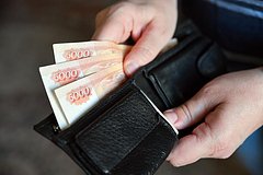 Средняя зарплата в трех отраслях в России превысила 200 тысяч рублей