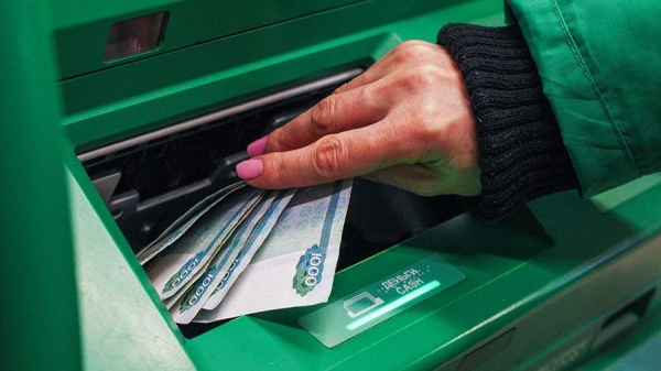 
                    Экономист посоветовала консультироваться с банком перед снятием более 50 тыс. рублей

        