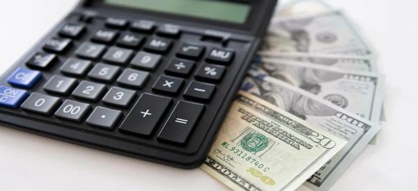 В банке рассказали, когда курс доллара составит 98 рублей