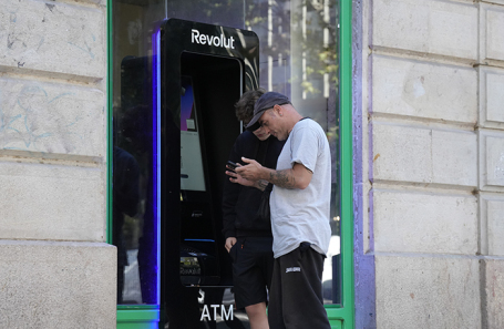 Банк Revolut потребовал от российских клиентов европейских ВНЖ и блокирует их счета Банк Revolut потребовал от российских клиентов европейских ВНЖ и блокирует их счета