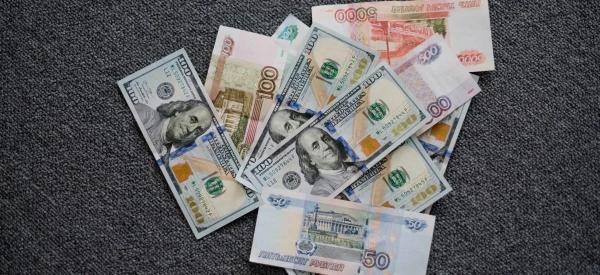 Доллар ждет новое падение в ноябре: рекордный объем валюты на счетах юрлиц укрепит рубль