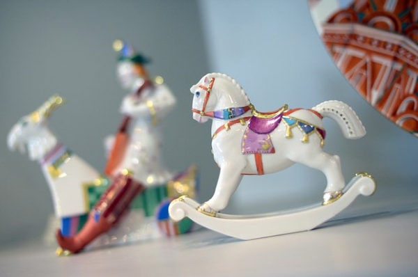 Американцы начали активно покупать товары из России. Как русский фарфор, икра и сувениры покорили Запад