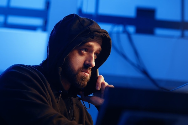 Билайн создал «Кибербабушку». Как она поможет бороться с телефонными мошенниками?