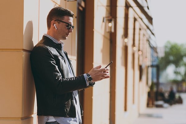 Билайн создал «Кибербабушку». Как она поможет бороться с телефонными мошенниками?