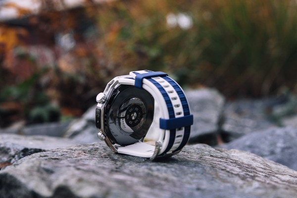 В России появились часы с eSIM. Как они помогут в путешествиях и на работе?