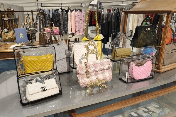 «Винтаж лучше в сто раз» Как зумеры полюбили подержанный люкс и почему спрос на новые коллекции модных домов рухнул во всем мире?