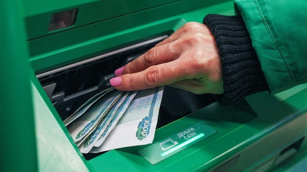 Россияне стали сталкиваться с блокировками при снятии крупной суммы в банкоматах
Россияне стали сталкиваться с блокировками при снятии крупной суммы в банкоматах