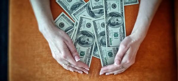 250 рублей за доллар к Новому году: россияне готовятся к девальвации рубля 250 рублей за доллар к Новому году: россияне готовятся к девальвации рубля