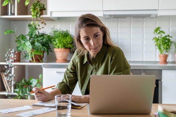 «До 100 тысяч рублей в месяц» Российских мужчин призывают выплачивать женам зарплату за домашний труд. Сколько стоит уют? «До 100 тысяч рублей в месяц» Российских мужчин призывают выплачивать женам зарплату за домашний труд. Сколько стоит уют?