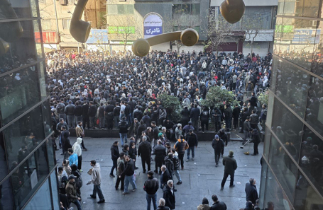 Жители Ирана протестуют против высокой инфляции Жители Ирана протестуют против высокой инфляции