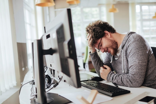 Из офиса — на яхту к миллиардерам. Зачем зумеры отказываются от карьеры и идут работать няньками у богачей?