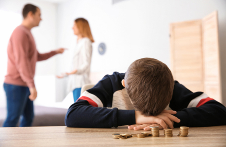 В России насчитывается почти 303 тысячи злостных неплательщиков алиментов