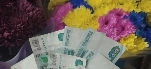 &laquo;Если вы умные, зарабатывайте больше&raquo;: аналитик дал совет мужчинам к 8 марта