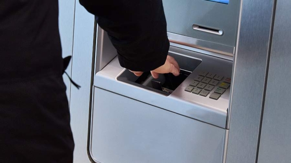 Экономист оценил возможность появления сети «белых» банкоматов
Экономист оценил возможность появления сети «белых» банкоматов