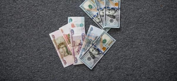 Прогноз доллара в марте: при каком раскладе курс уйдет к 74 рублям, а при каком &ndash; к 84?