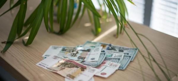 Доллар может рухнуть до 72 к 31 марта: как цены на нефть повлияют на рубль?