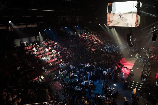 Киберспорт в России становится точкой роста для бизнеса и креативных индустрий. Что это даст рынку и молодежи? Киберспорт в России становится точкой роста для бизнеса и креативных индустрий. Что это даст рынку и молодежи?