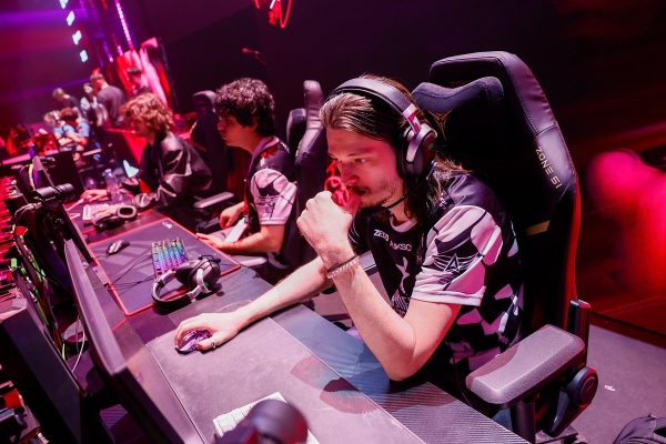 Киберспорт в России становится точкой роста для бизнеса и креативных индустрий. Что это даст рынку и молодежи? Киберспорт в России становится точкой роста для бизнеса и креативных индустрий. Что это даст рынку и молодежи?