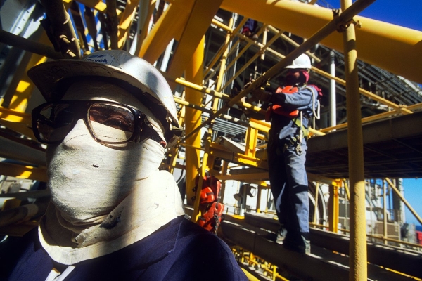 Рост цен, распечатанные кубышки и мысли об отмене санкций против РФ Как война на Ближнем Востоке влияет на мировой рынок нефти?