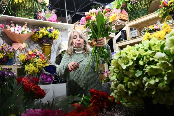 &laquo;Стремимся вернуть себе радость&raquo; Россияне стали чаще покупать цветы. Почему цветочные магазины при этом закрываются по всей стране?