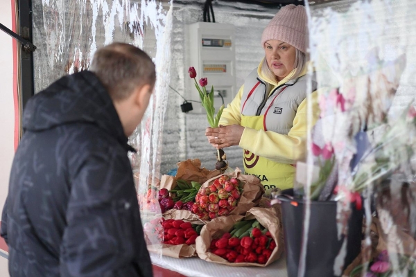 &laquo;Стремимся вернуть себе радость&raquo; Россияне стали чаще покупать цветы. Почему цветочные магазины при этом закрываются по всей стране?