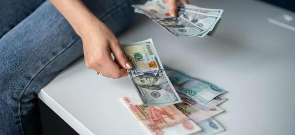 Доллар просел до 79, но это не конец: рубль укрепится еще больше к лету
