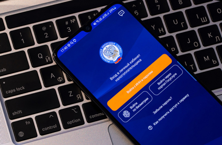 ФНС начнет интересоваться переводами, общая сумма которых превышает 2,4 млн рублей в год
