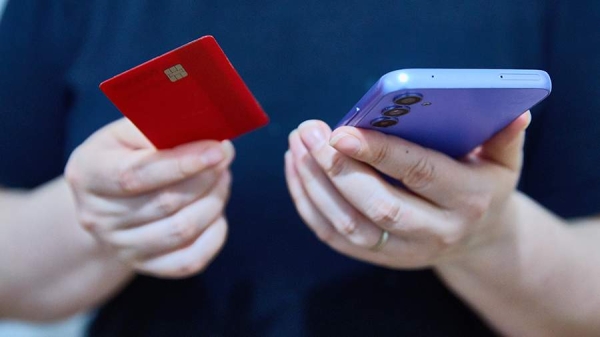 
                    Орешкин предрек смерть традиционного банкинга

        