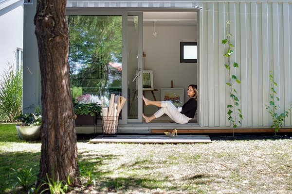 Россияне полюбили строить дачи из морских контейнеров. Почему модное жилье оказалось опасно для жизни? Россияне полюбили строить дачи из морских контейнеров. Почему модное жилье оказалось опасно для жизни?