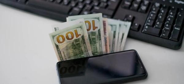 Рост налогов и сокращение выплат: чем опасен доллар по 50 рублей?