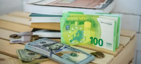 Прогноз курсов доллара и евро на июнь: когда начнется девальвация рубля?