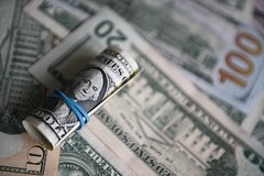 МВФ отсрочил выплату сотен миллионов долларов Украине