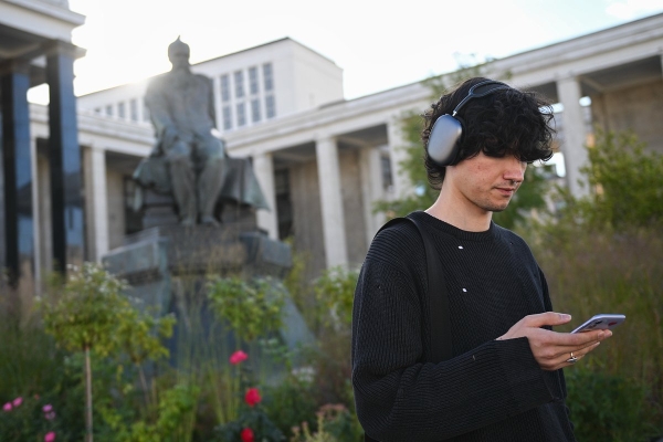 &laquo;Поколение с блестящей экономической интуицией&raquo; Зумеры сходят с ума по нишевым брендам и винтажу. Как они к этому пришли?