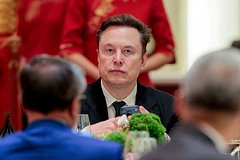 Статус Маска как первого в истории триллионера поставили под сомнение