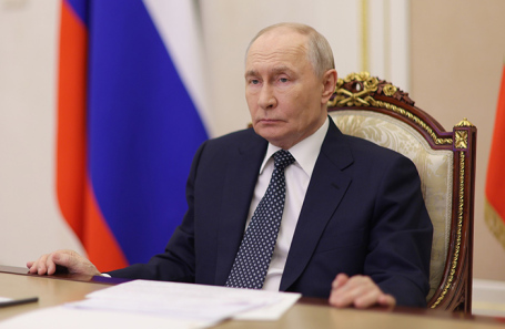 &laquo;Решения нужно принимать быстро&raquo;: Путин провел совещание с правительством по поводу бензина