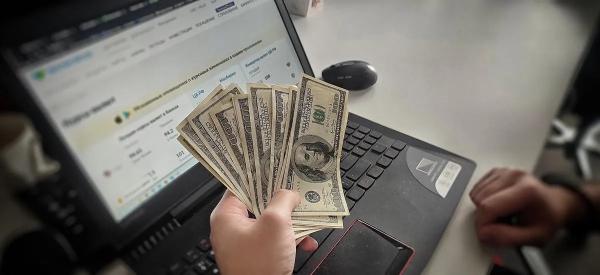 Россияне скупают доллары: ждать ли курса выше 80 рублей?