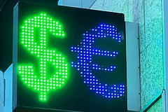Центробанк понизил официальные курсы доллара и евро