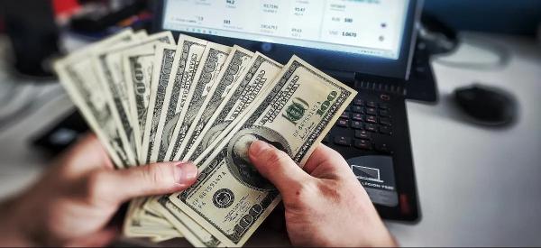 ЦБ установил официальный курс доллара на уровне 82: прогноз на неделю, месяц и до конца года